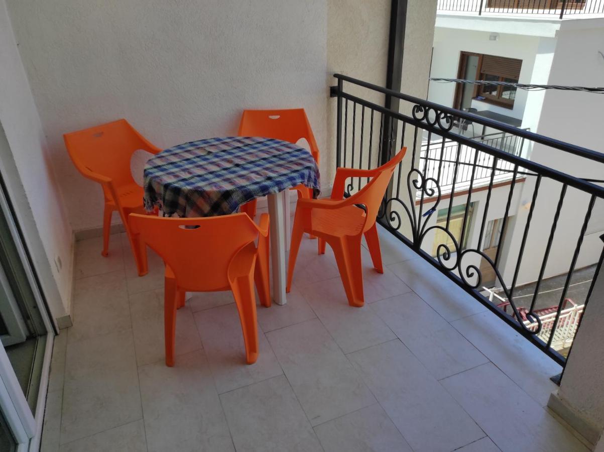 Apartment Perutovic Сутоморе Экстерьер фото