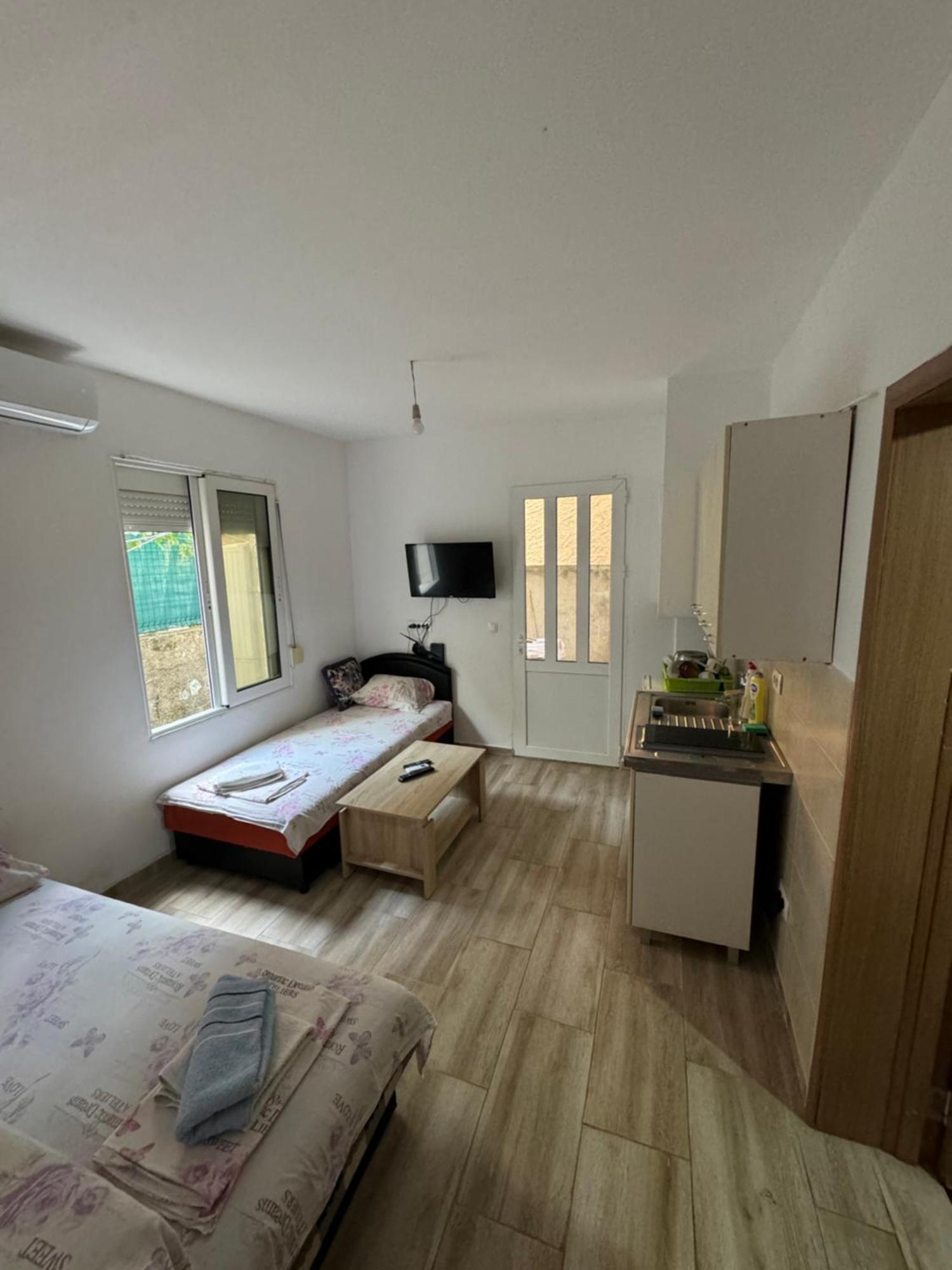 Apartment Perutovic Сутоморе Экстерьер фото