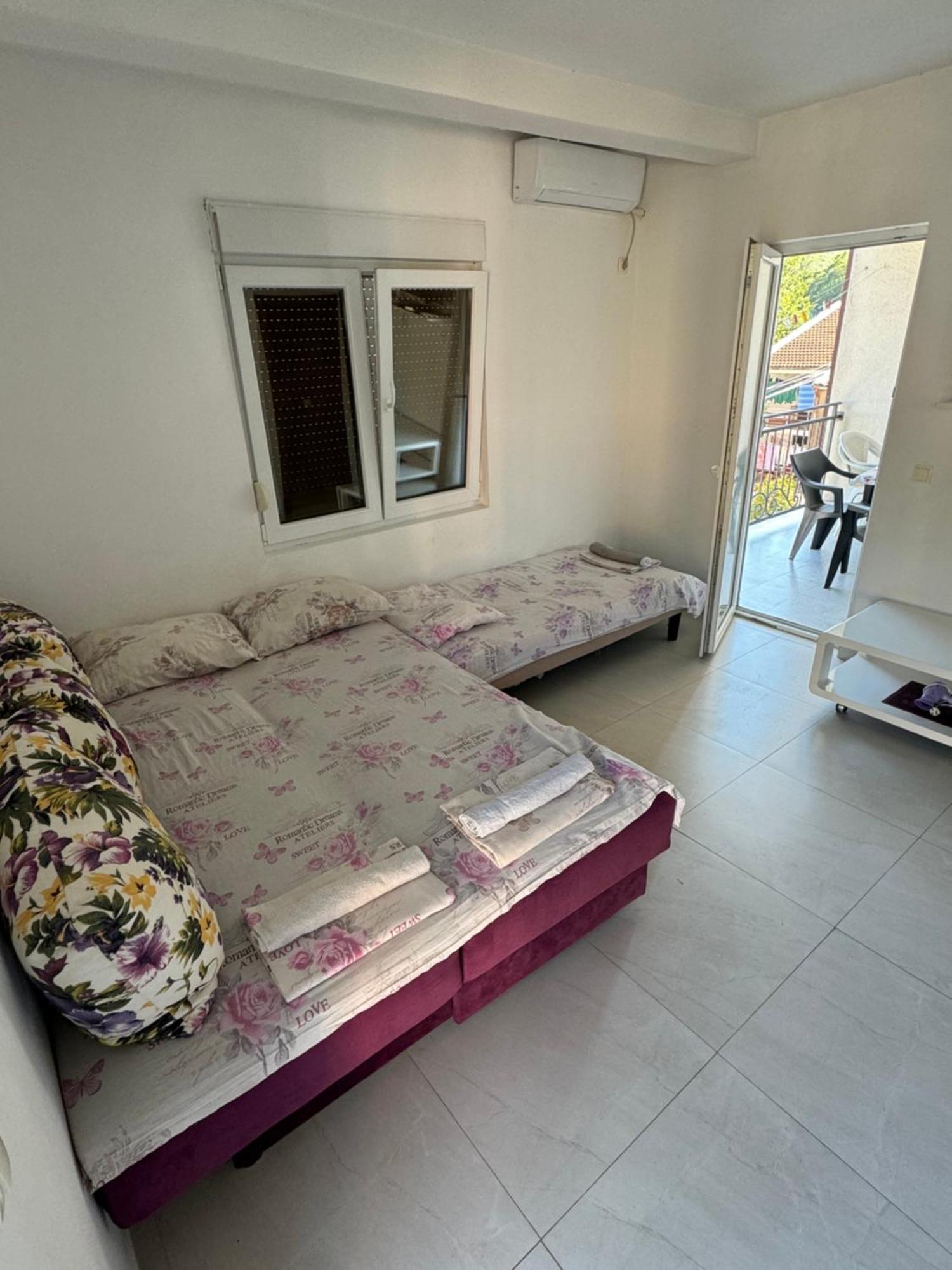 Apartment Perutovic Сутоморе Экстерьер фото