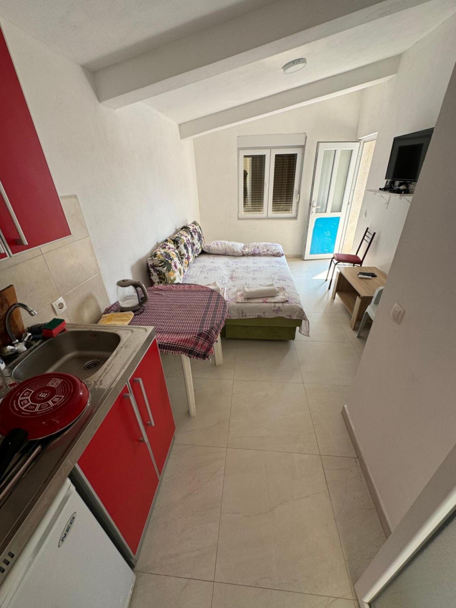Apartment Perutovic Сутоморе Экстерьер фото