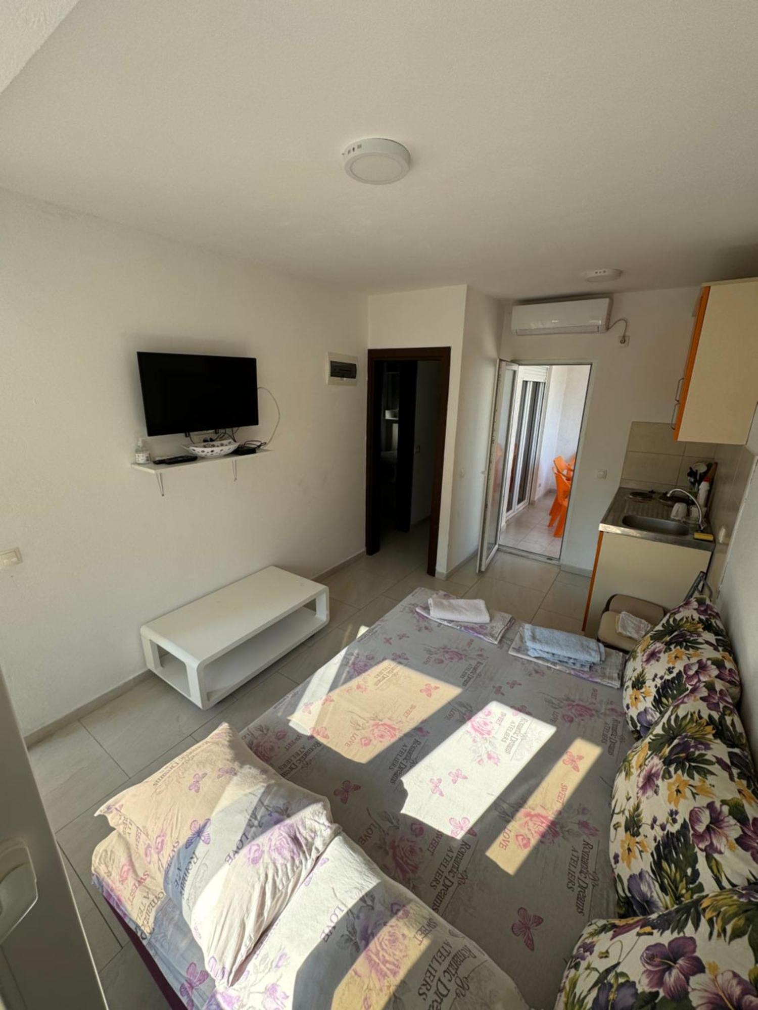 Apartment Perutovic Сутоморе Экстерьер фото