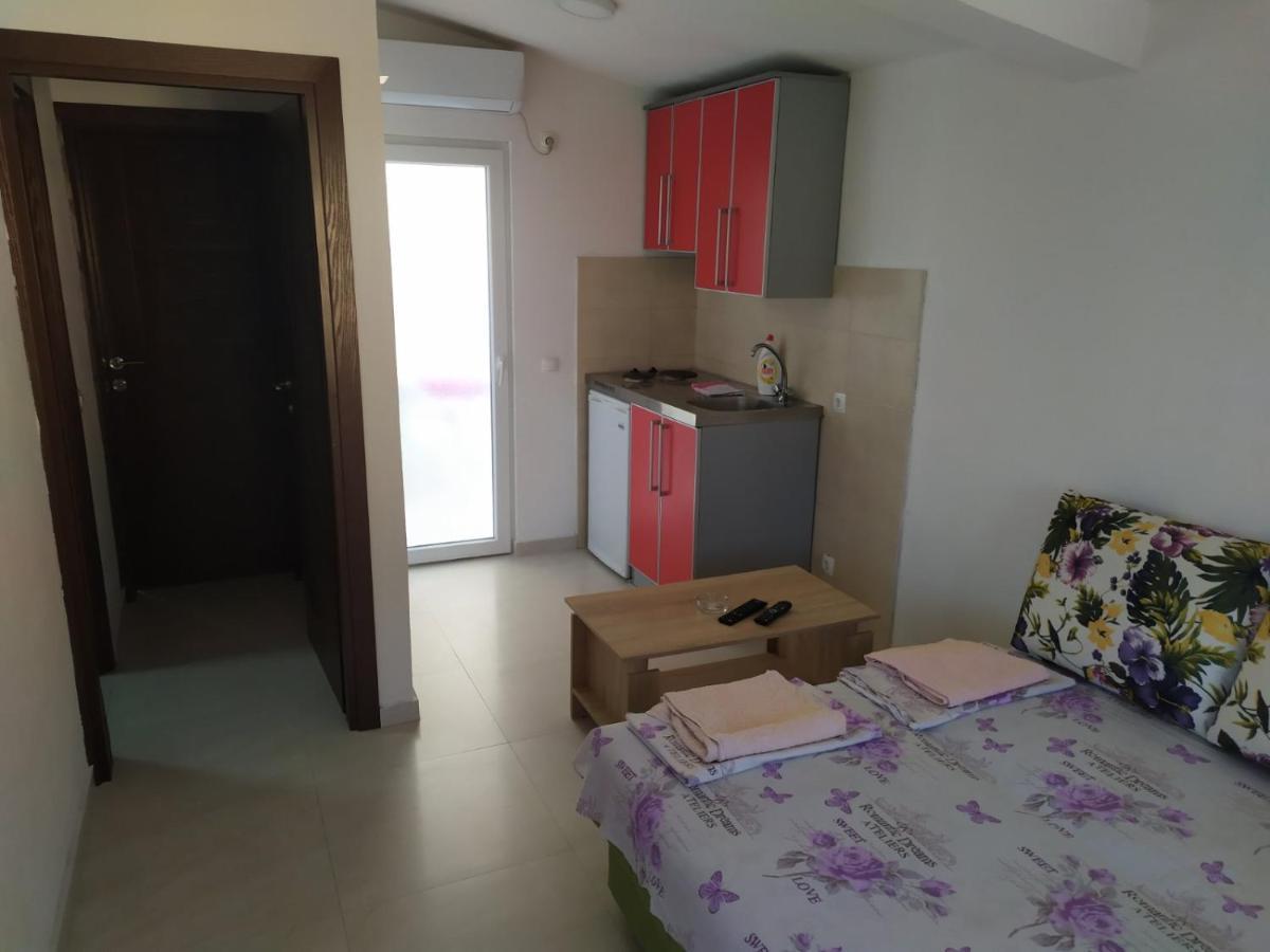 Apartment Perutovic Сутоморе Экстерьер фото