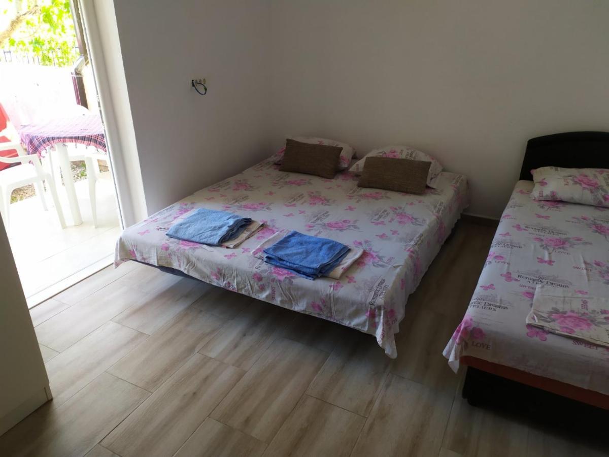 Apartment Perutovic Сутоморе Экстерьер фото